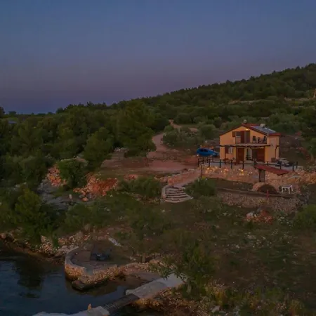 Duje Villa *